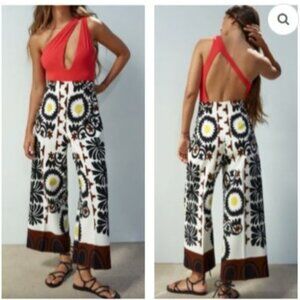 This is a pair of Zara Floral Patterned High Waisted Wide-Leg Cropped Culotte Pa
